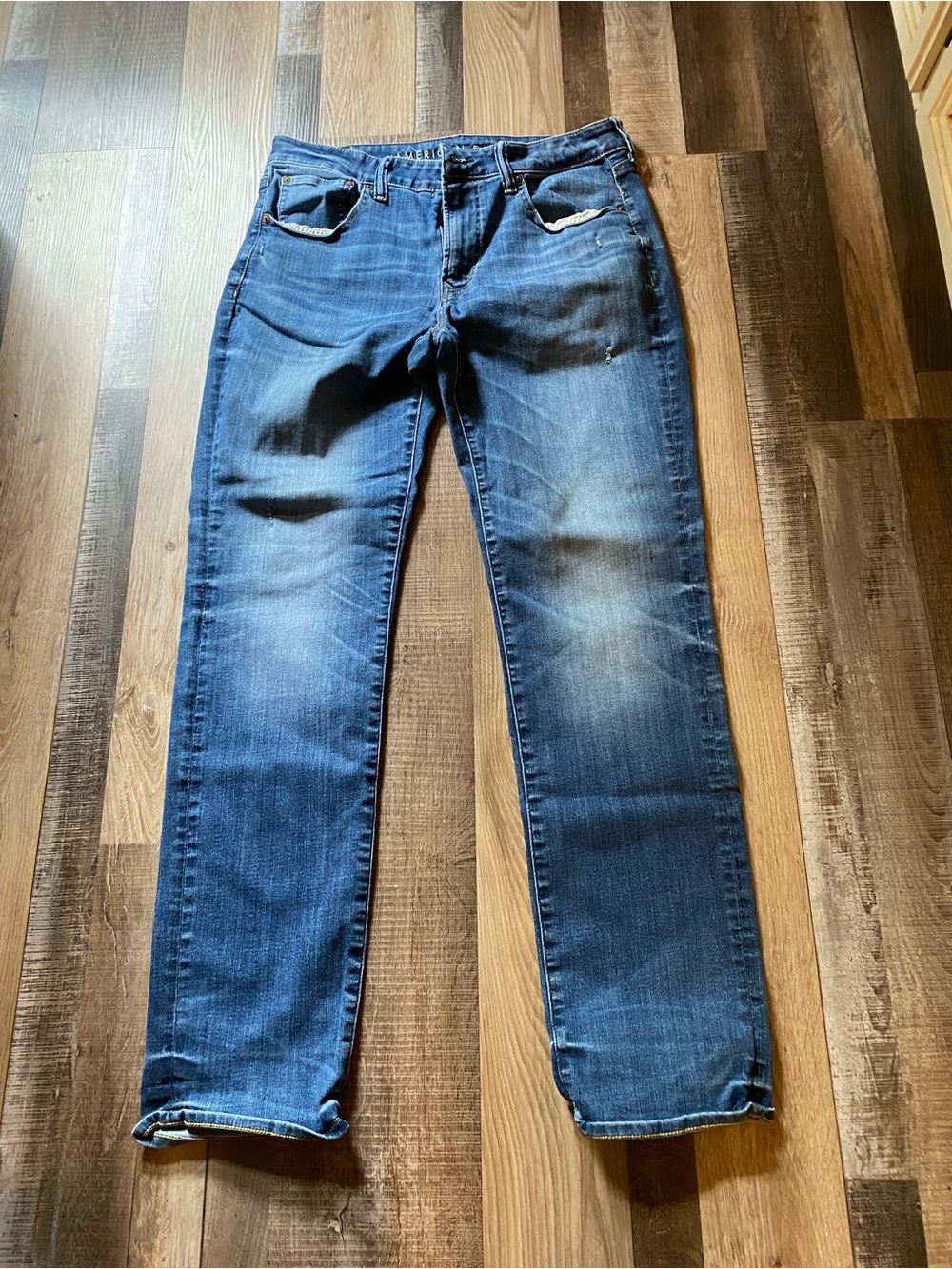 American Eagle Outfitters Men's Faded Blue Straight Jeans